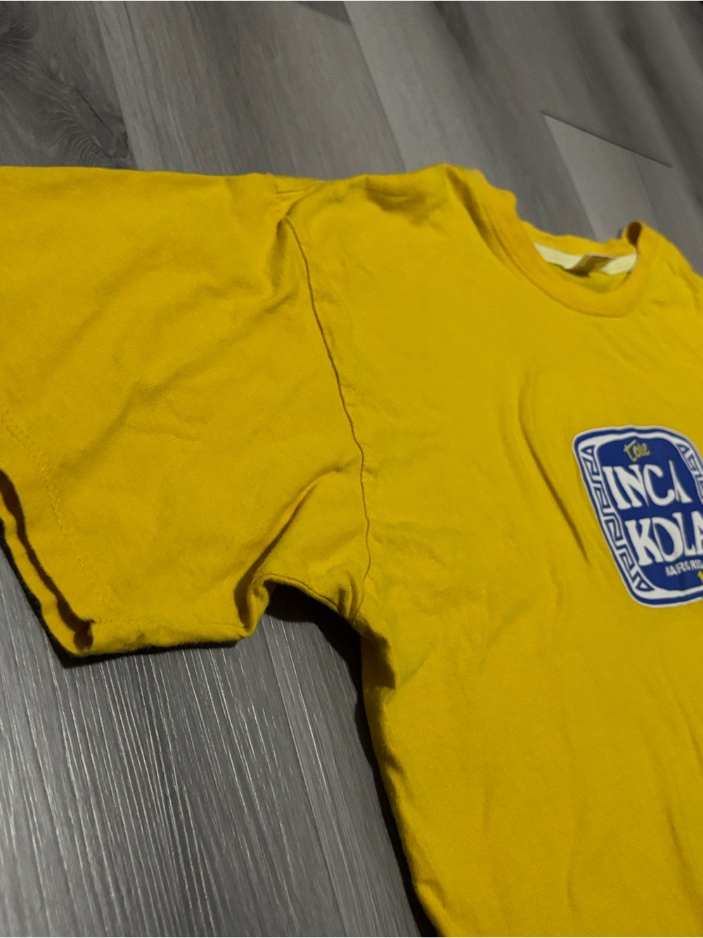 Inca Kola La Bebida del Peru Soda Yellow Graphic T-Shirt Men's Size Medium - Picture 3 of 6